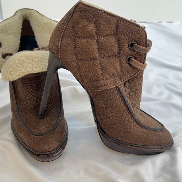 Ladies Burberry London Prorsum Leather High Heel Booties.
Size: US 8/ EU 38.5 - Picture 6 of 7